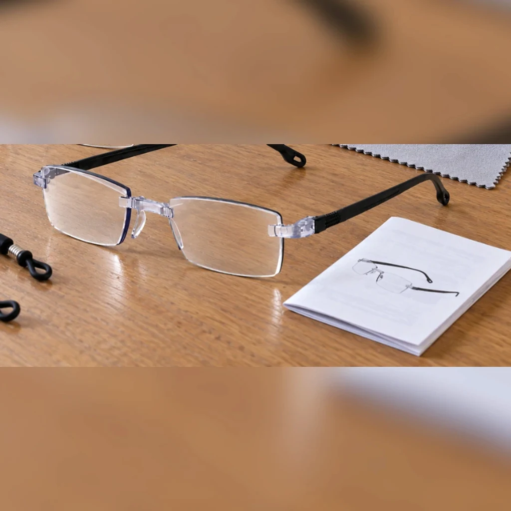 Las gafas Lentivo sobre la mesa con el paño, el cordón y la guía